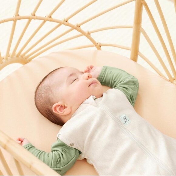 EUC ergoPouch 1.0 TOG Cocoon Baby Sleep Sack in Oatmeal Marle, 0-3M - Picture 3 of 8